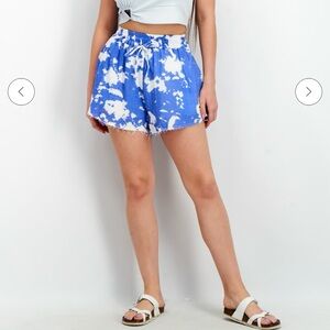 NWT! Aqua-Women Drawstring Tie Dye Shorts, White/Blue Combo size Medium